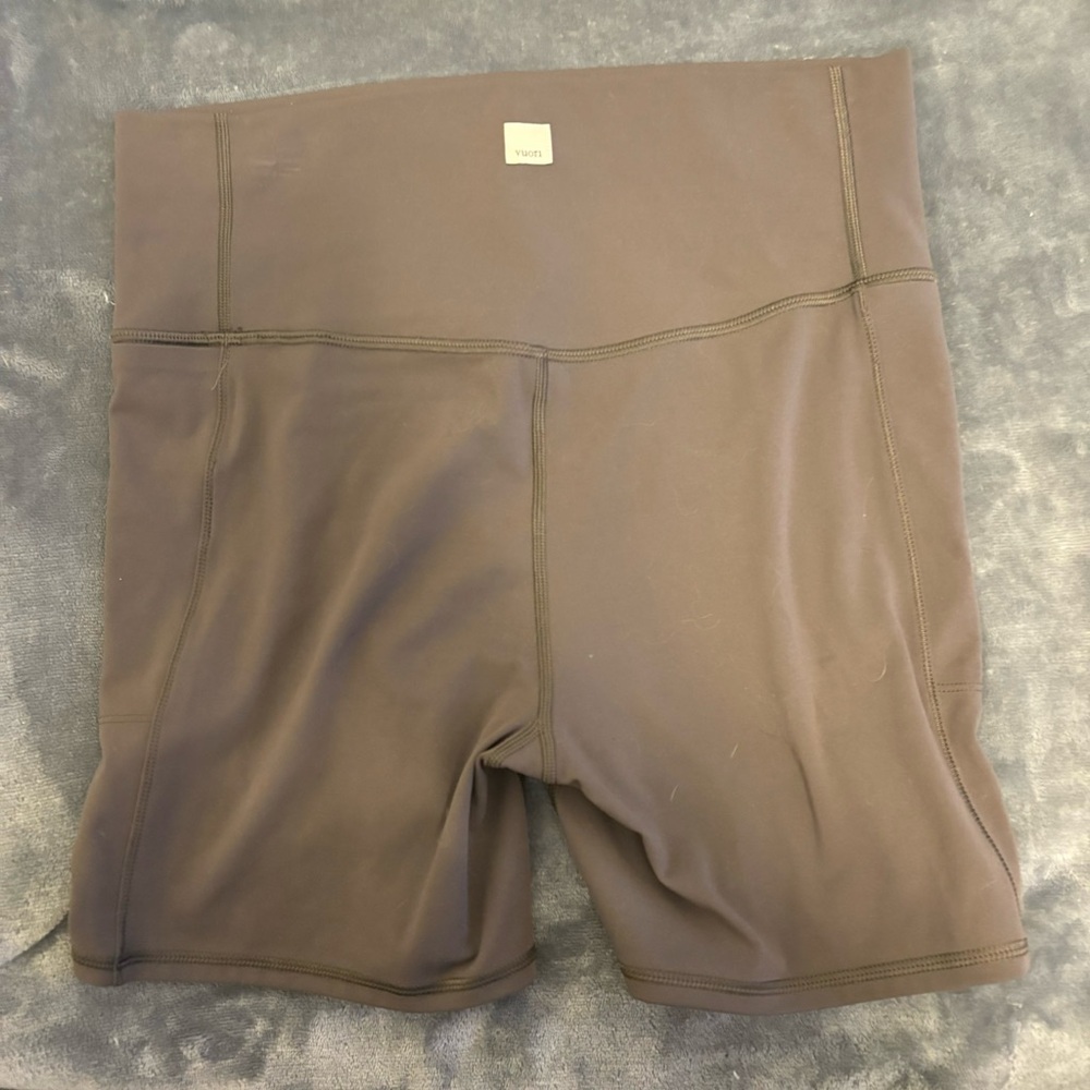 Vuori bike shorts olive green size large